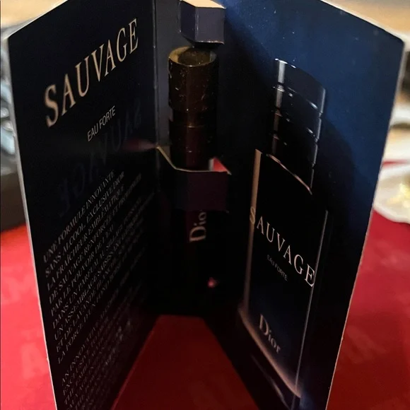 Dior Sauvage Eau Forte Parfum — Black and White Box - Picture 2 of 2